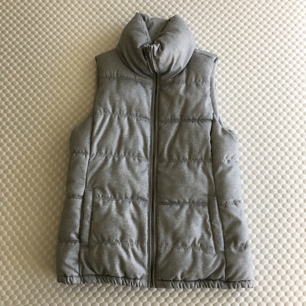 Heathered grey puff vest